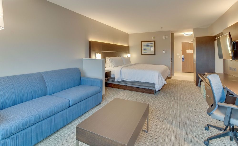 Holiday Inn Express & Suites Union City 3