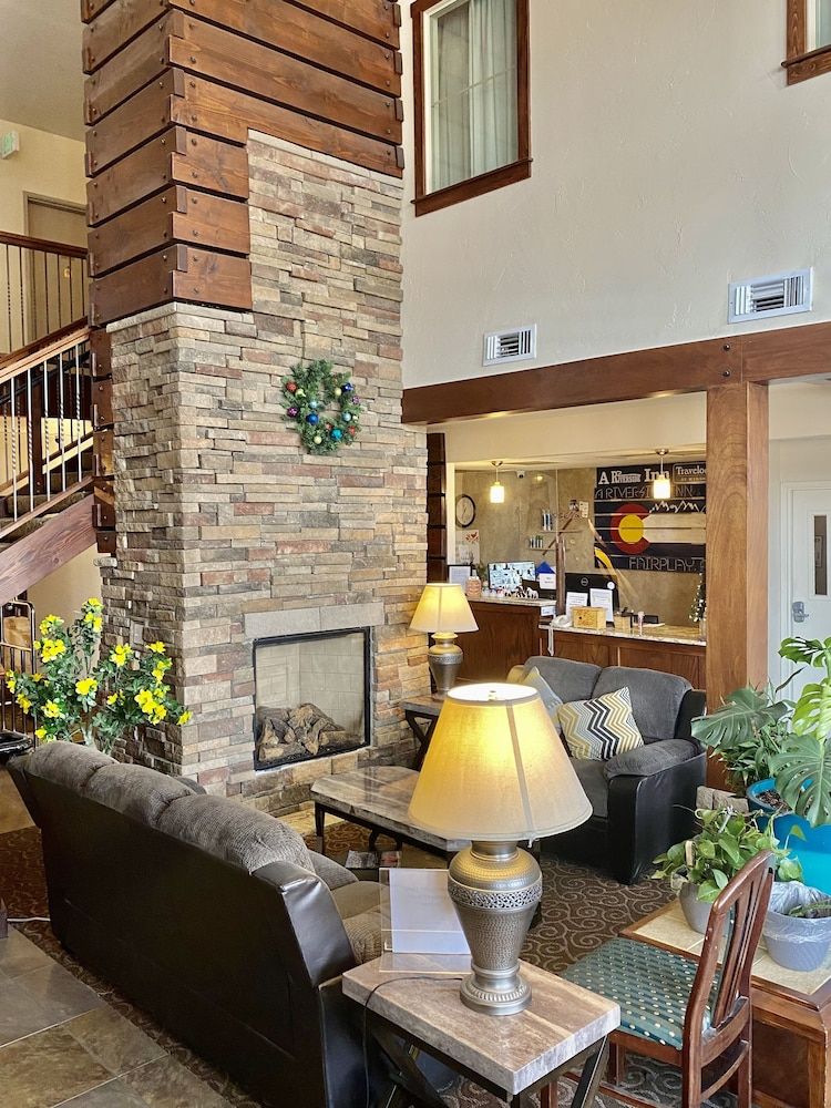 A Riverside Inn Travelodge by Wyndham 3