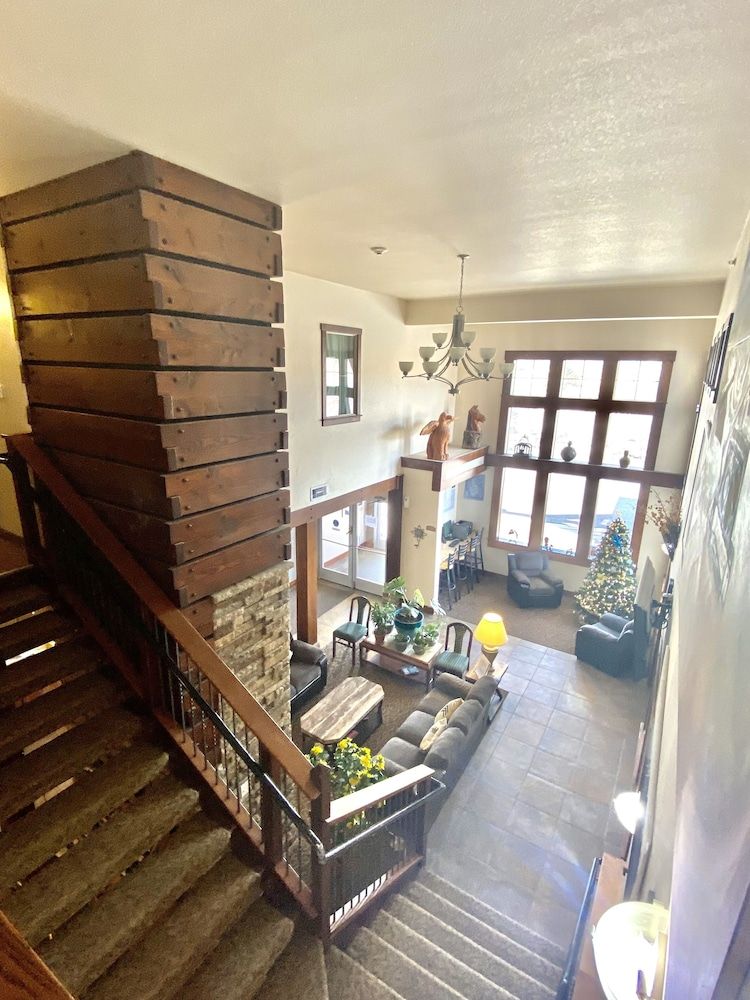 A Riverside Inn Travelodge by Wyndham 2