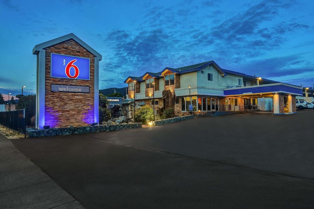 Motel 6 Ukiah CA - North 2 estrelas em Ukiah
