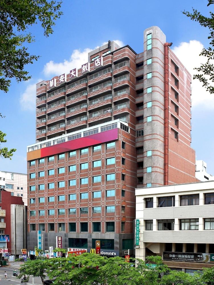 Metro Hotel 3 estrelas em Douliu