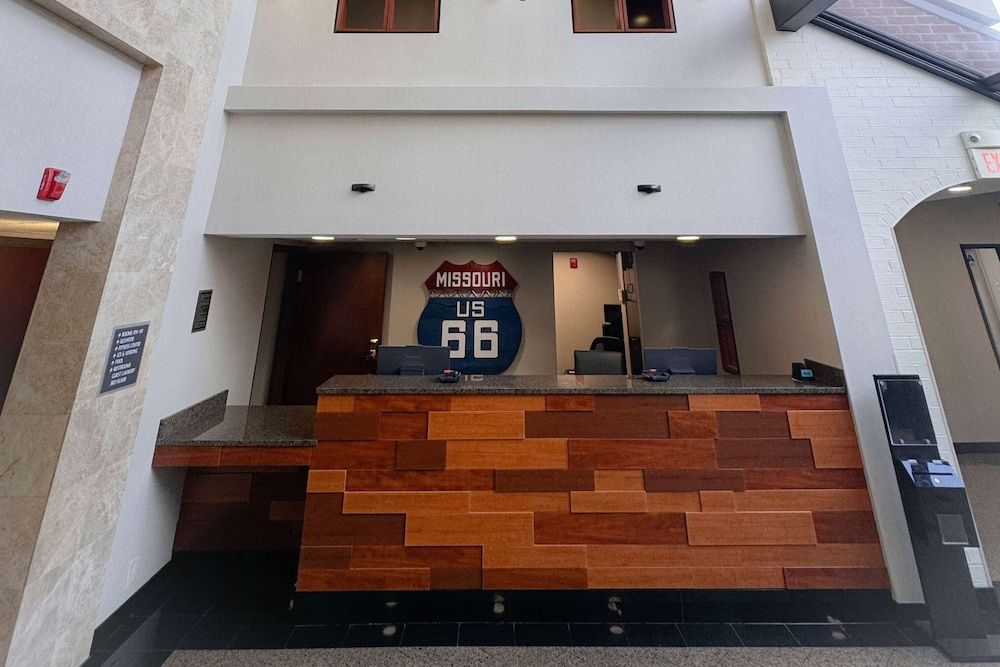 Heritage Inn & Suites St. Louis/Fenton, Trademark by Wyndham 3