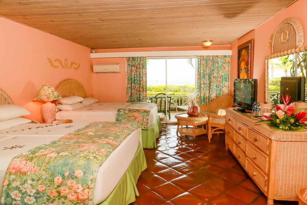 Coco Reef Resort and Spa 3