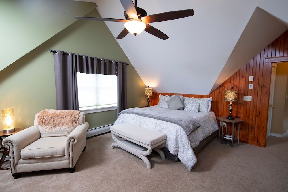 Luxury 6br Solitude Ge- Indoor Bball Court, Private Tub 6 Bedroom Home by RedAwning 2