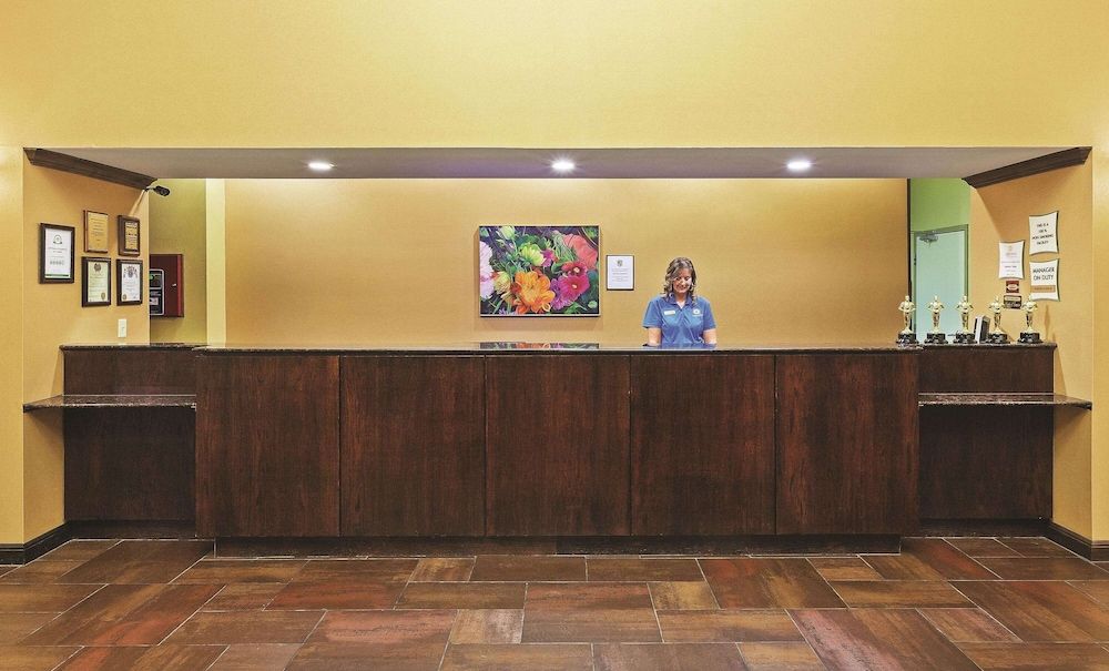 La Quinta Inn & Suites by Wyndham Eastland 2