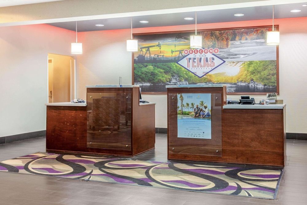 La Quinta Inn & Suites by Wyndham Luling 3