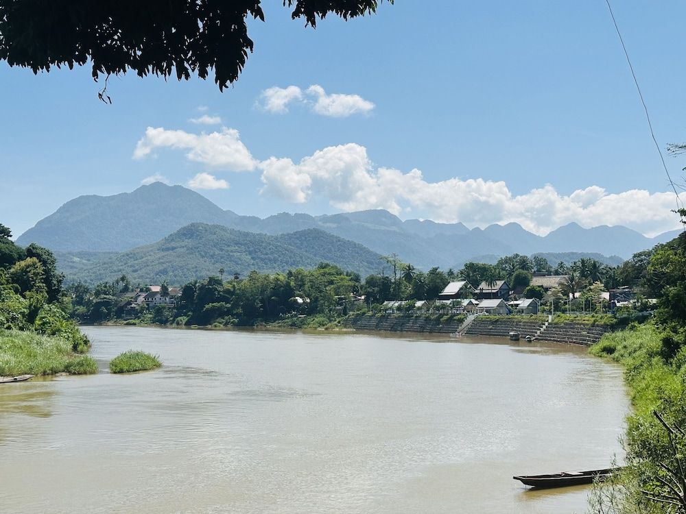 Kingkham Riverside Hotel 1
