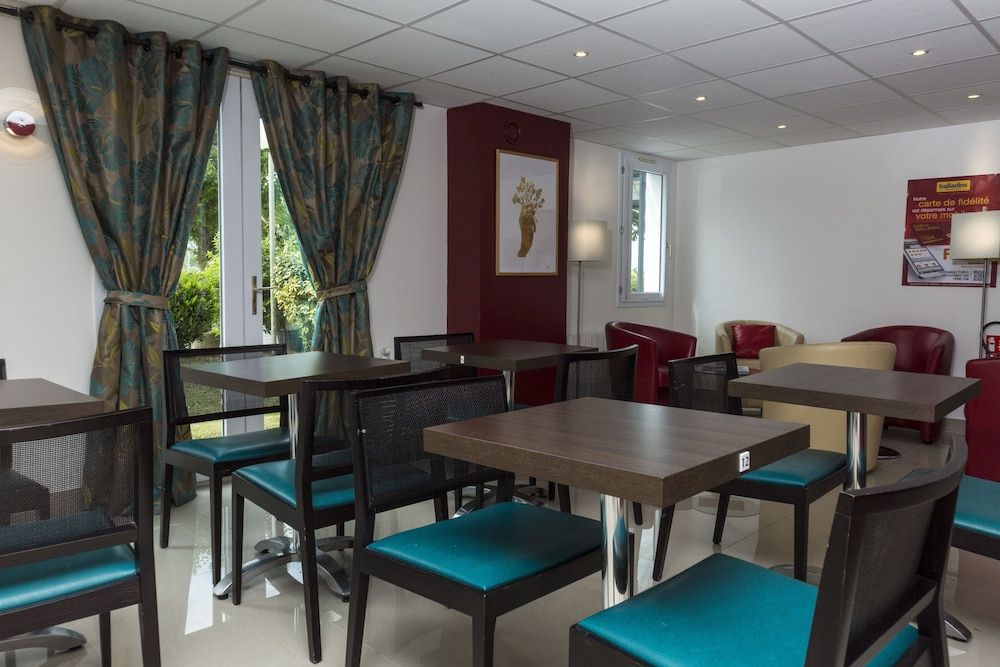 Initial by Balladins St Quentin/Gauchy 2