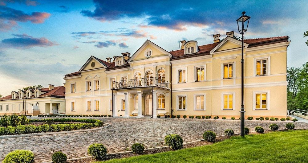 Hotel Sobienie Krolewskie 4 estrelas em Sobienie Szlacheckie