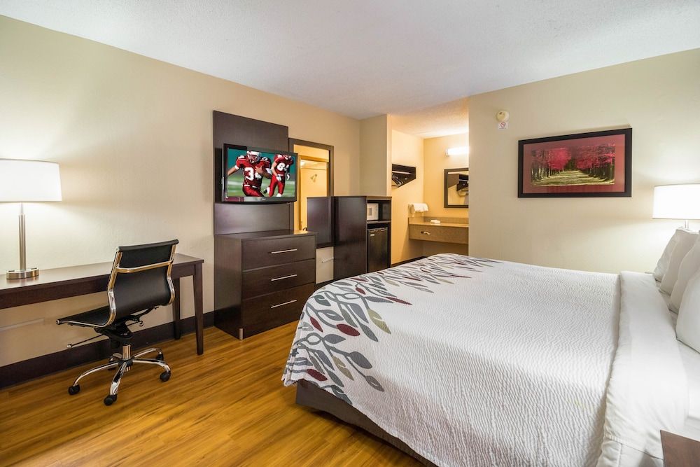 Red Roof Inn Clarksville 3