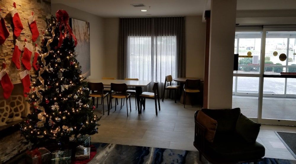 Fairfield Inn & Suites by Marriott Mt. Vernon Rend Lake 2