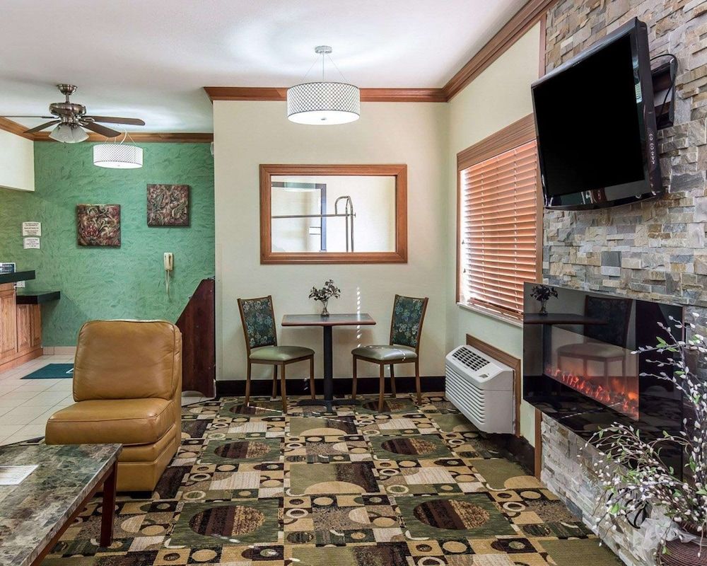 Quality Inn at Collins Road - Cedar Rapids 3