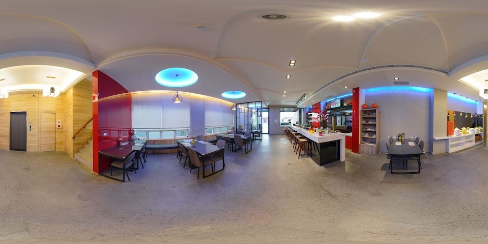 Travel Light Hotel 2