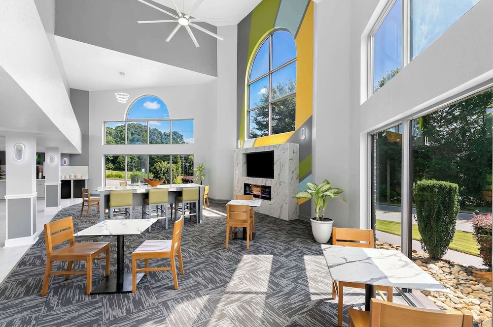 Quality Inn Commerce 3