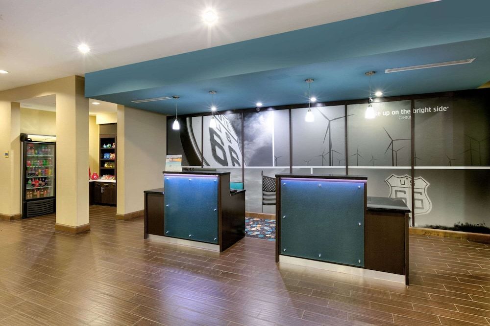 La Quinta Inn & Suites by Wyndham Clinton Historic Route 66 3