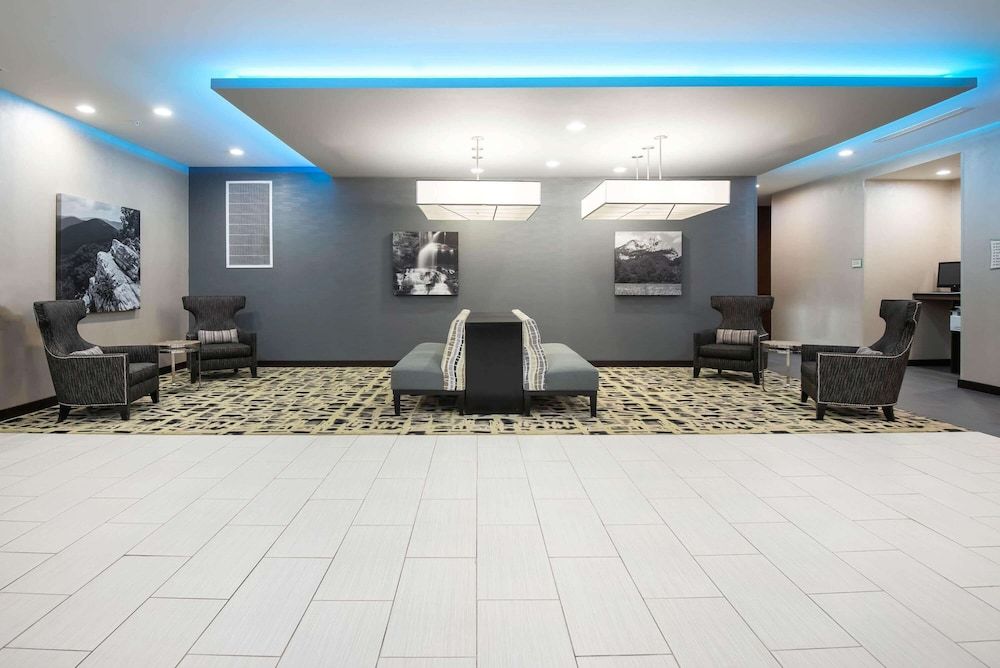 La Quinta Inn & Suites by Wyndham Morgantown 3