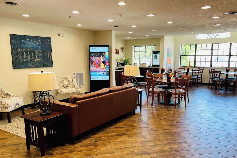 Quality Inn & Suites Prestonsburg next to Mountain Arts Center 2 estrelas em Prestonsburg