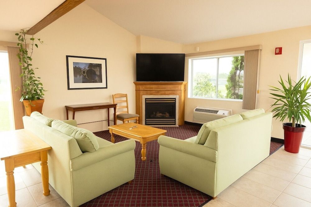 Royal Inn & Suites 3