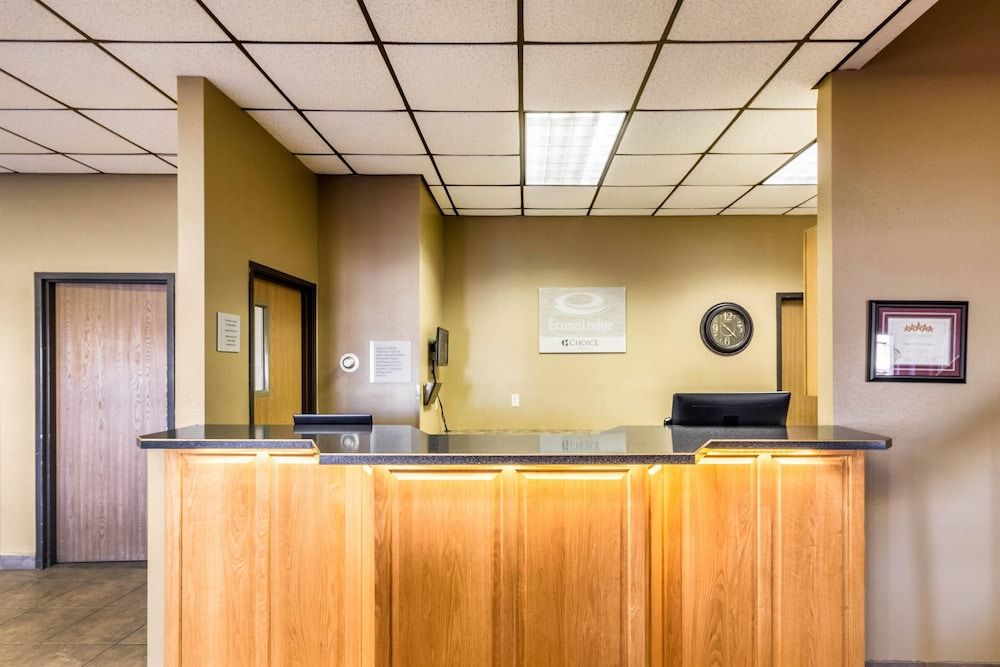 Econo Lodge Valley City 2