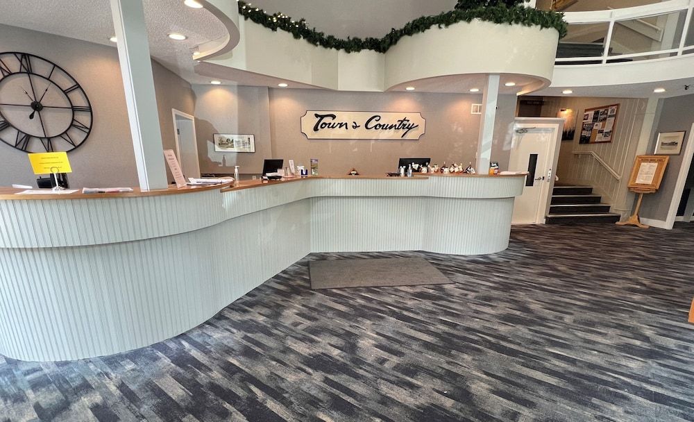 Town and Country Inn & Resort 2