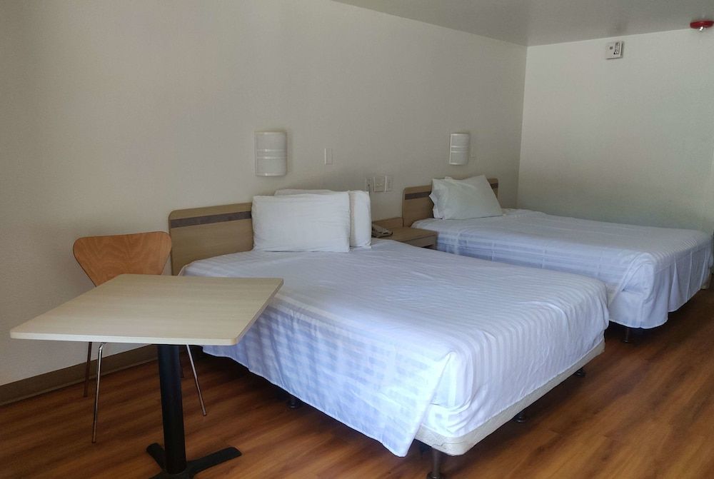 Travelodge by Wyndham Fayetteville 3