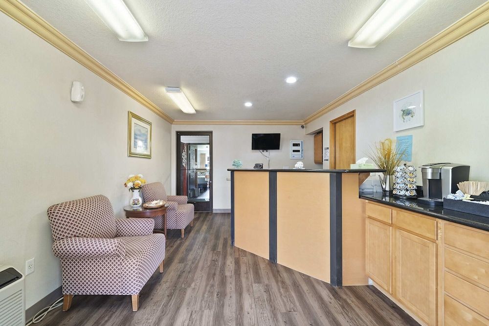 Garibaldi Inn at the Bay 2