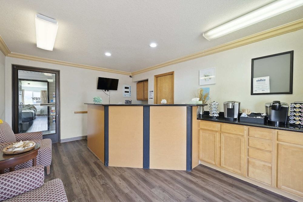 Garibaldi Inn at the Bay 3