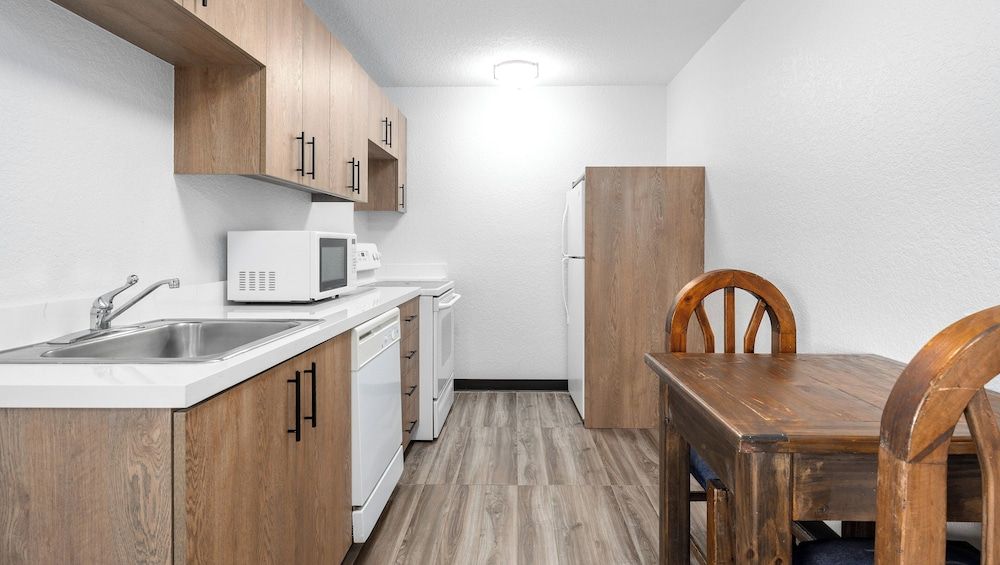 Atria Hotel and RV McGregor 2