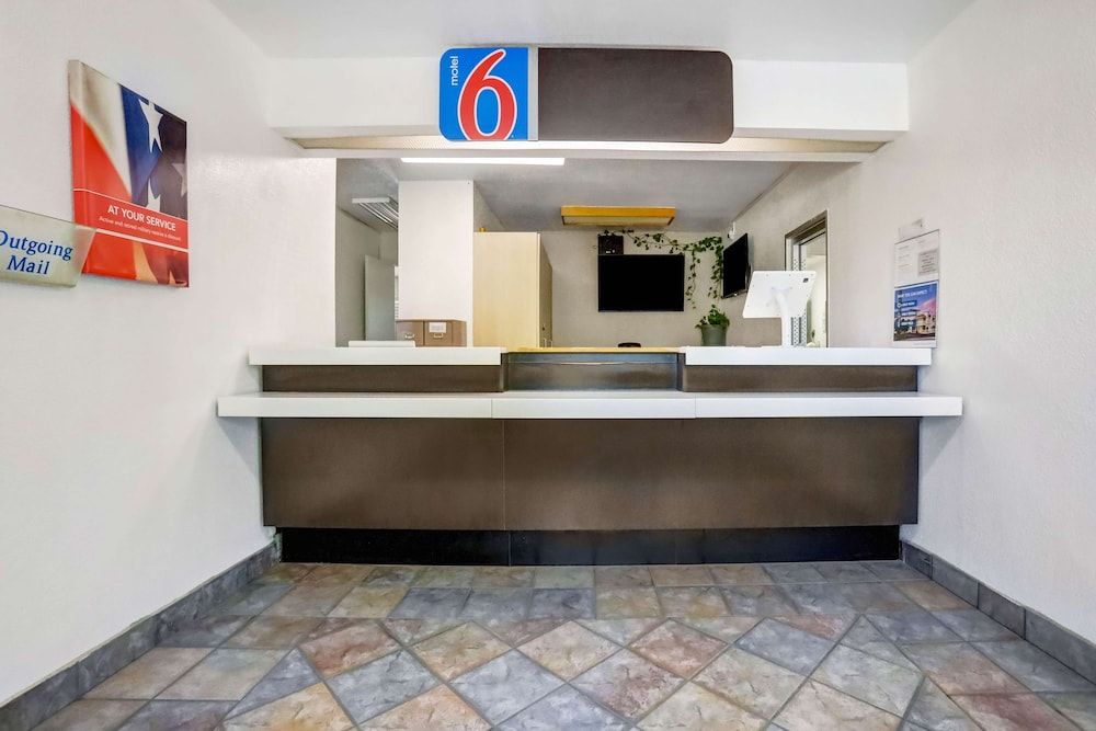 Motel 6 Red Bluff, CA 2
