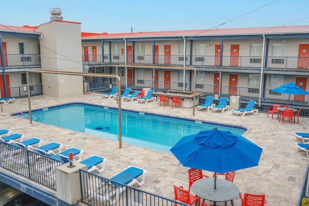 Sea And Breeze Hotel And Condo 3 estrelas em Tybee Island