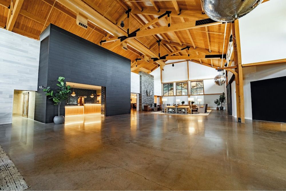 bantr Grand Hotel Wausau - Rothschild 2