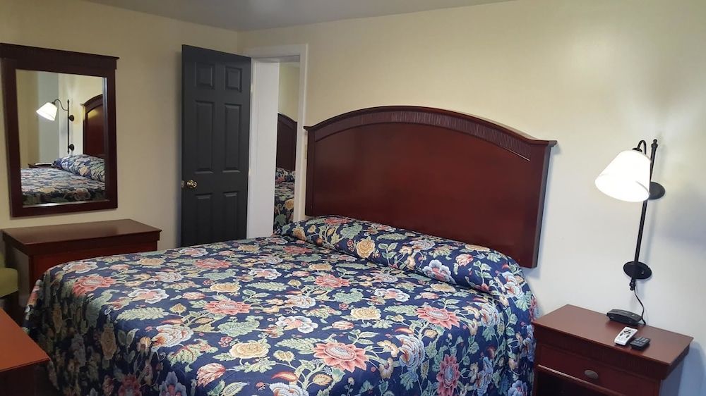 Pleasant Hill Motel 2