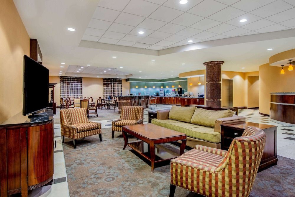 La Quinta Inn & Suites by Wyndham Bel Air/I-95 Exit 77A 2