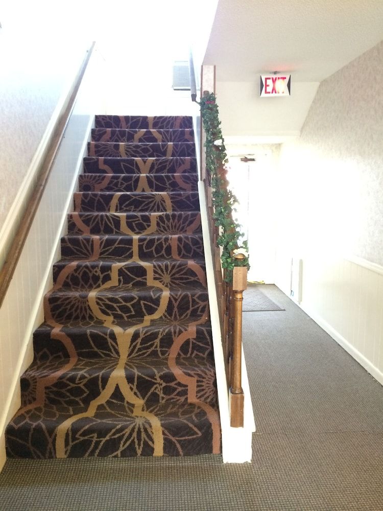 Island Inn 2