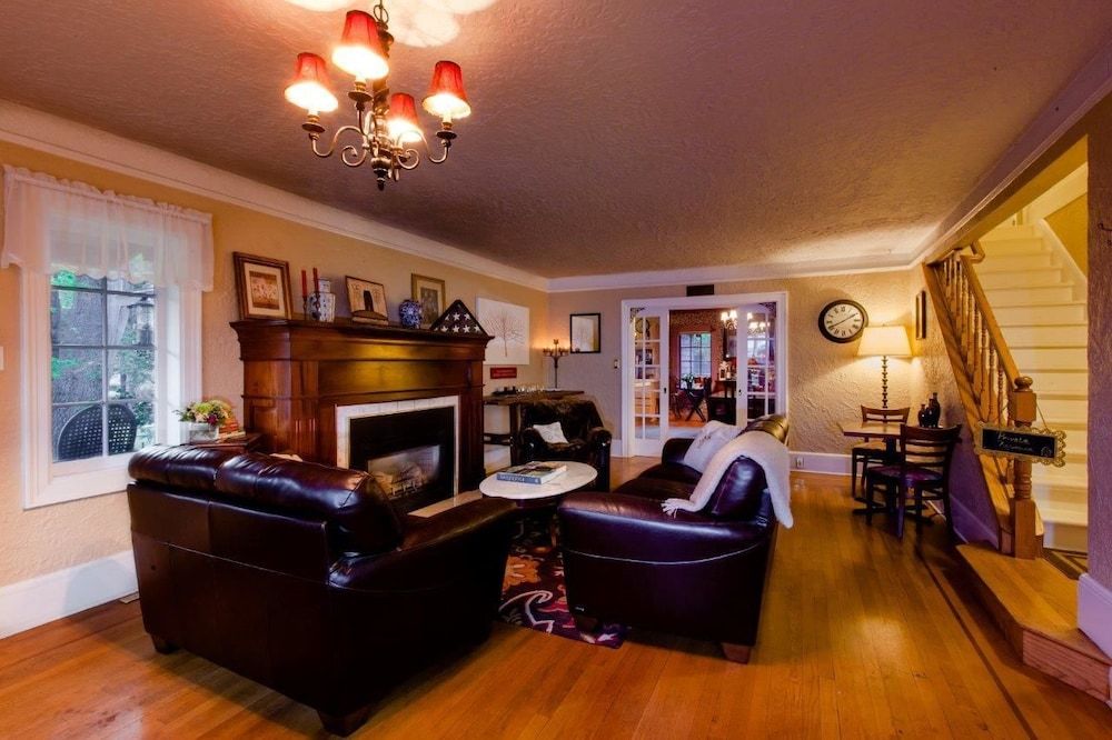 Strawberry Valley Inn 2