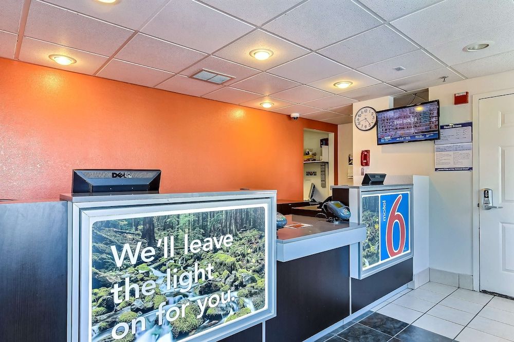 Motel 6 Pinole, CA 3