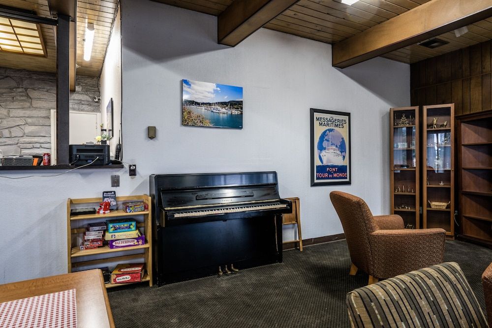 Blue Coast Inn and Suites 2