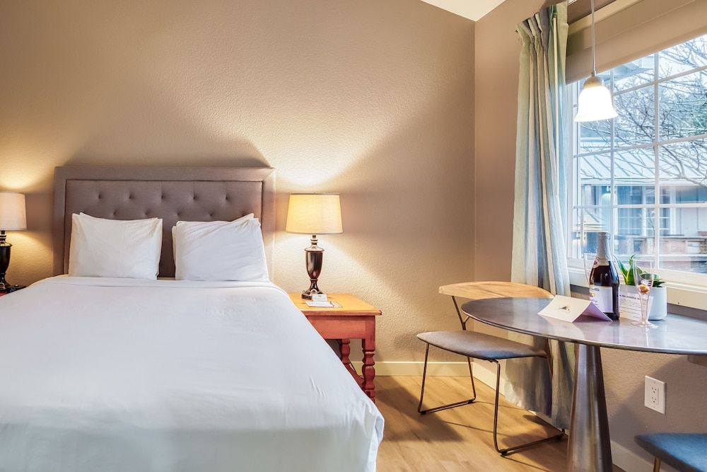 Inn at Haystack Rock 3