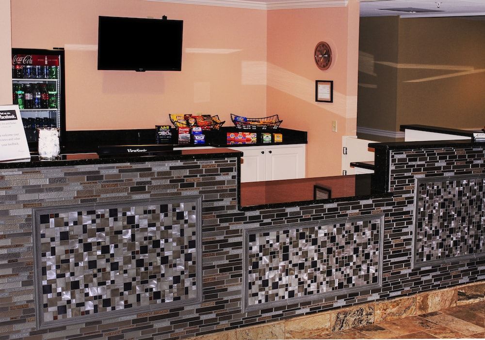 Days Inn & Suites by Wyndham Florence/Jackson Area 2