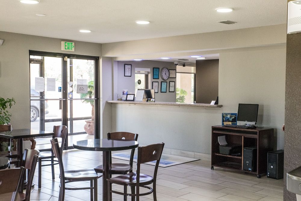 Mockingbird Inn & Suites 2