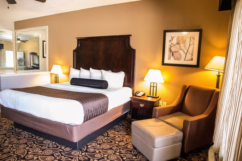 Mockingbird Inn & Suites 3