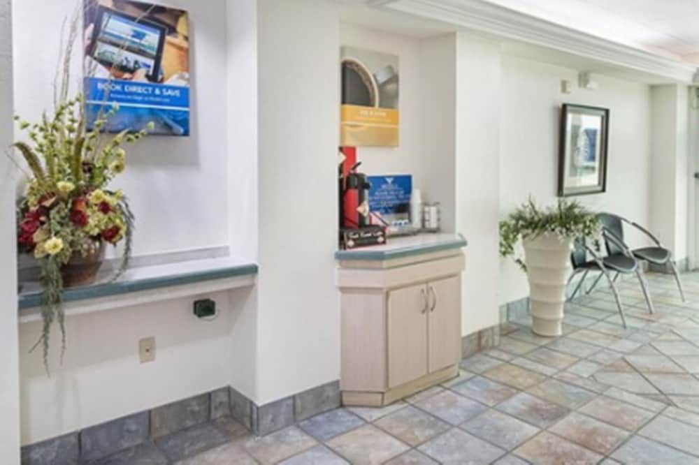 Motel 6 Weatherford, TX 3