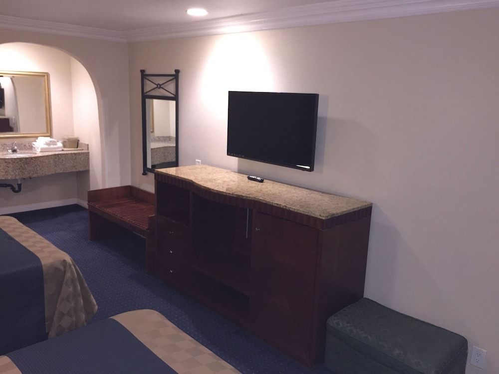 Walnut Inn & Suites West Covina 3