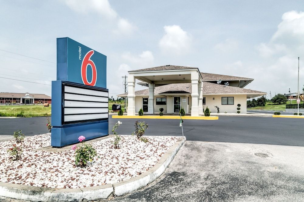 Motel 6 Berea, KY 2 estrelas em Berea