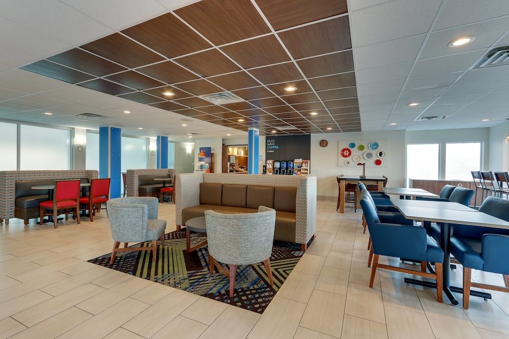 Holiday Inn Express Cincinnati North - Monroe 2