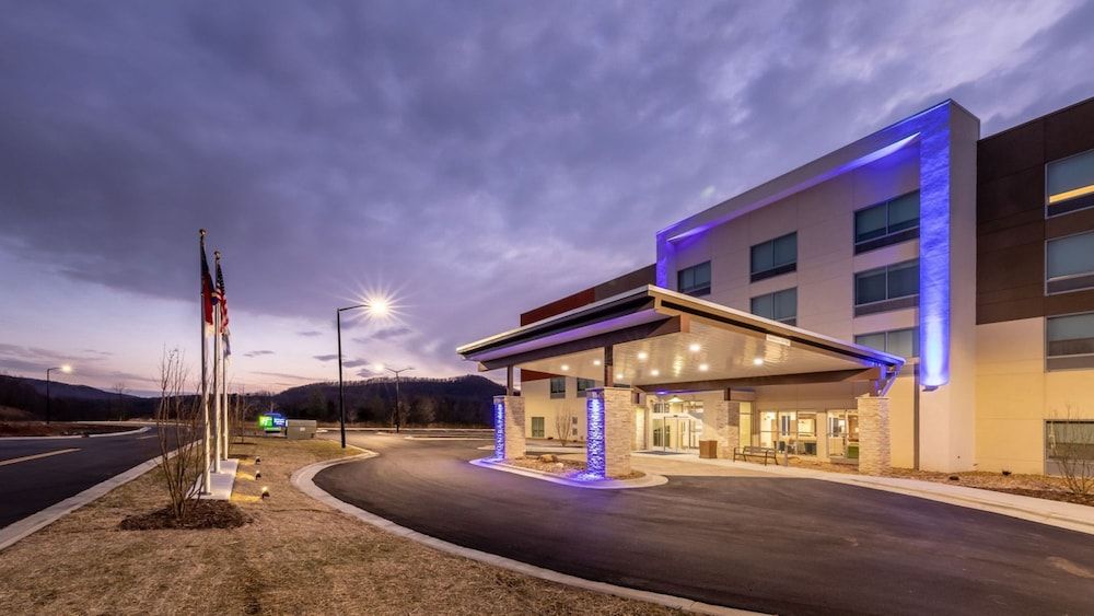 Holiday Inn Express and Suites Marion 2 estrelas em Marion