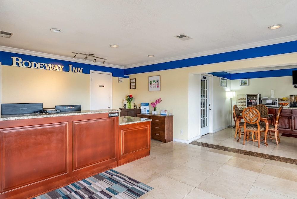 Rodeway Inn Bushnell 3