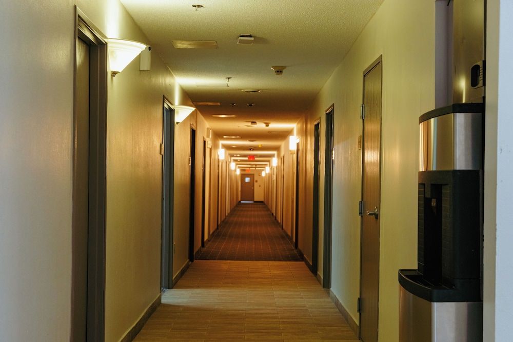 Gateway Inn & Suites 3