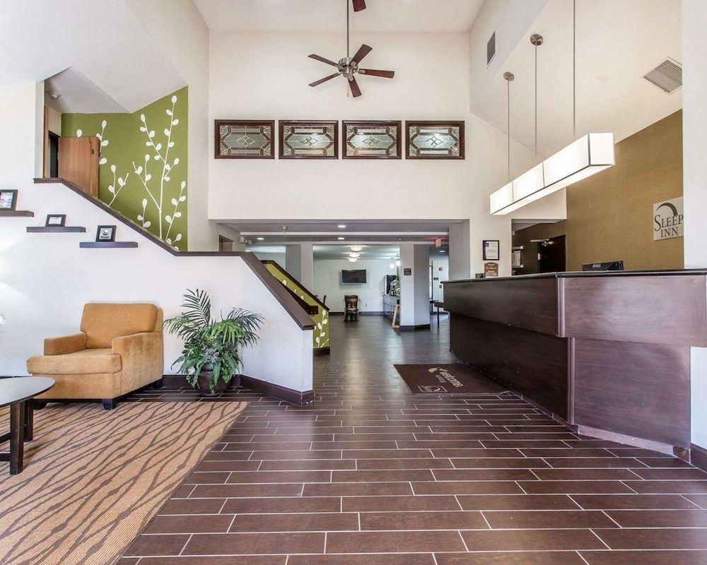 Sleep Inn & Suites Near I-90 And Ashtabula 2