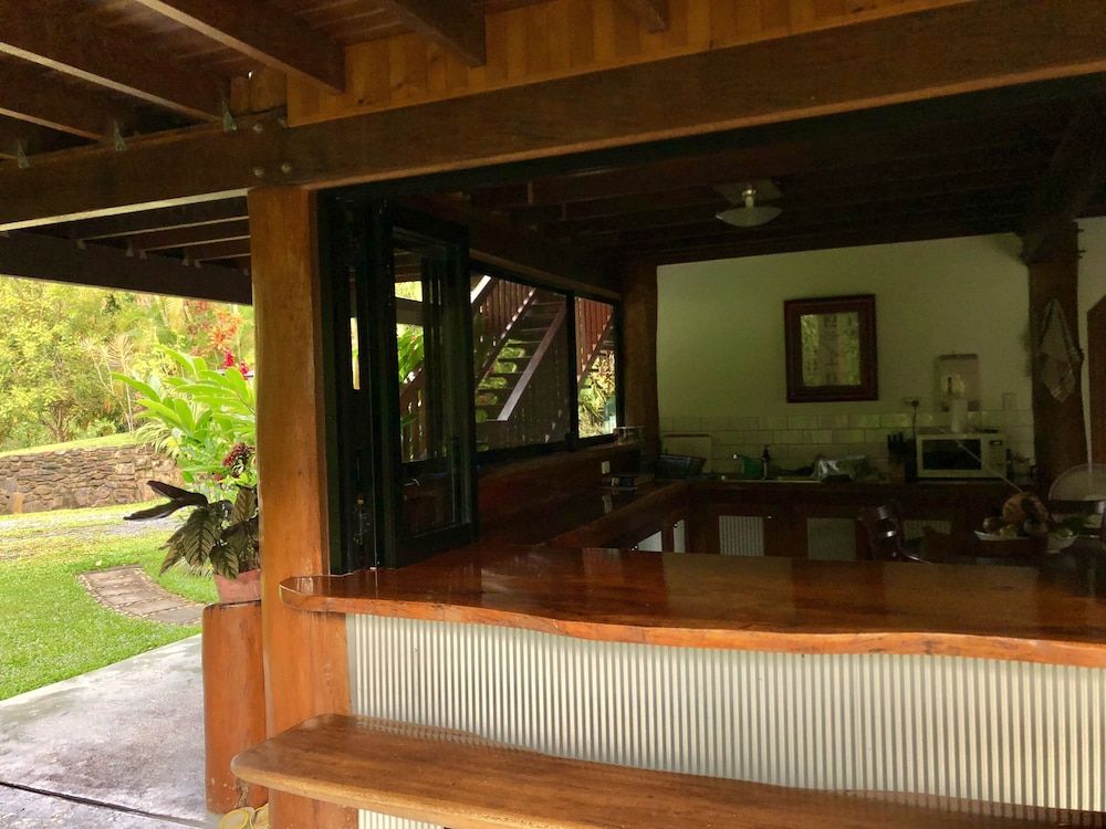 Daintree Manor Bed & Breakfast 2